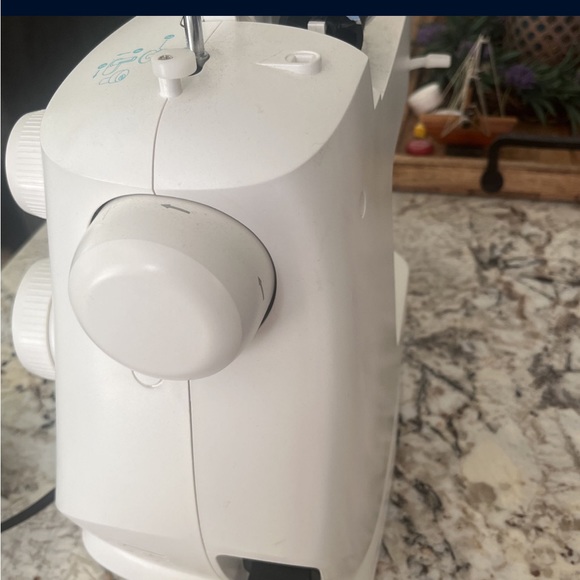 Sewing machine-Singer|Simple - Picture 4 of 6